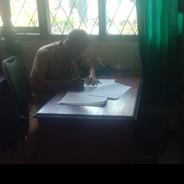 Dinas TPH Lampura Salurkan Bantuan 46 Unit Mesin Pompa Air