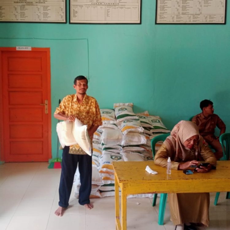 Sebanyak 266 KPM Desa Ratu Abung Terima Bantuan Beras