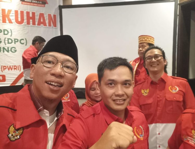 Wartawan foto bersama RMD saat Pelantikan DPD dan DPC PWRI Se-Lampung