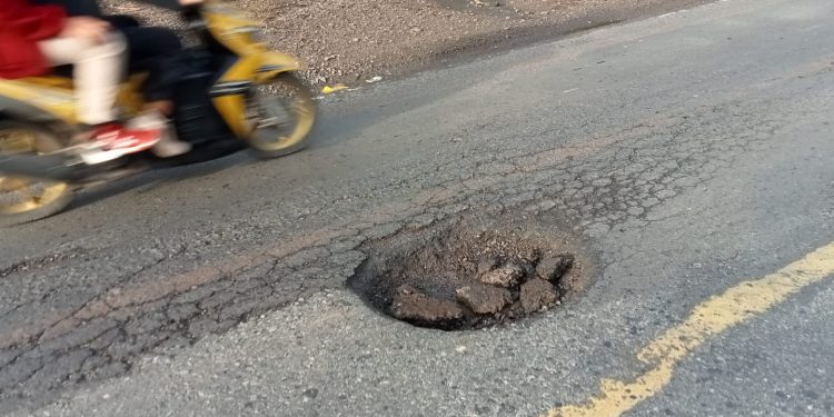 Lubang Besar Membahayakan Keselamatan