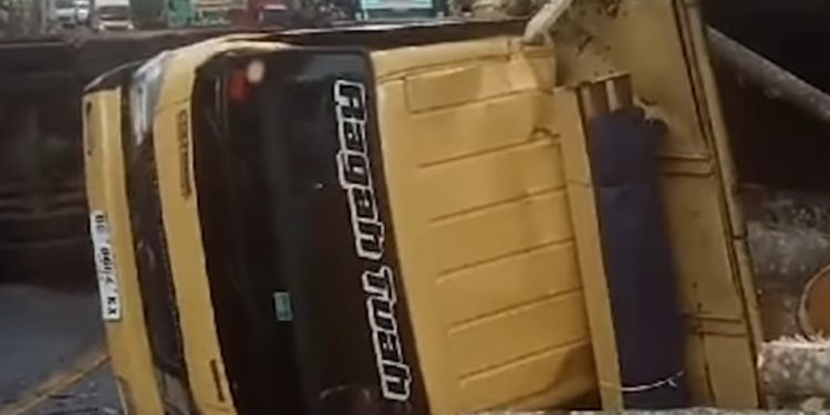 Mobil Angkutan Batubara Kembali sebabkan Kemacetan