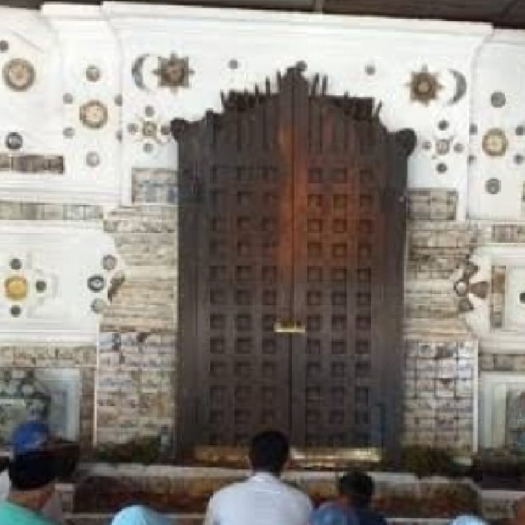 Keunikan 9 Pintu dan 7 Sumur Di Makam Sunan Gunung Jati