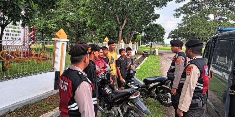 Cegah Aksi Balap Liar, Pos Pam Menggala Operasi Lilin Krakatau 2024 Gelar Patroli Dialogis