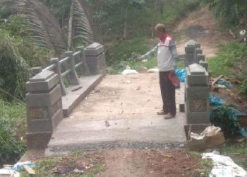 Ratu Abung Bangun Jembatan Penghubung Antar Dusun