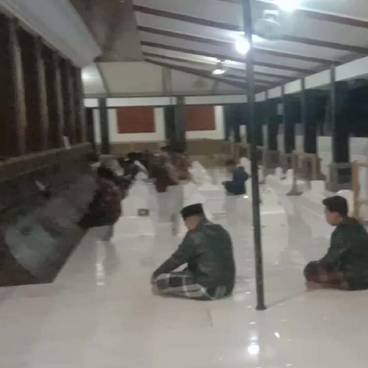 Kisah Dua Gentong Bertuah Di Makam Sunan Kalijaga