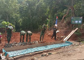 Warga Desa Subik Menyampaikan Mengapresiasi Kehadiran TNI Manunggal Membangun Desa