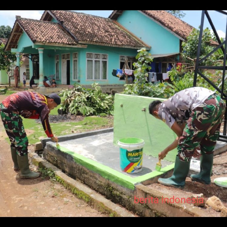Satgas TMMD ke 123  Melakukan Pengecetan Leneng Gorong-gorong dan Lantai Sumur Bor