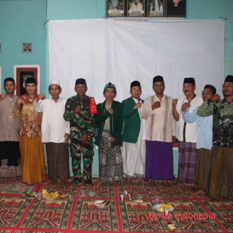 Satgas TMMD ke 123  Peringati Nuzulul Quran di Ponpes Tri Bhakti Darul Fallah Di Desa Subik