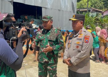 Kapolda Sumut & Pangdam I/BB Turun Langsung Salurkan Beras untuk Korban Bencana di Tapanuli Tengah
