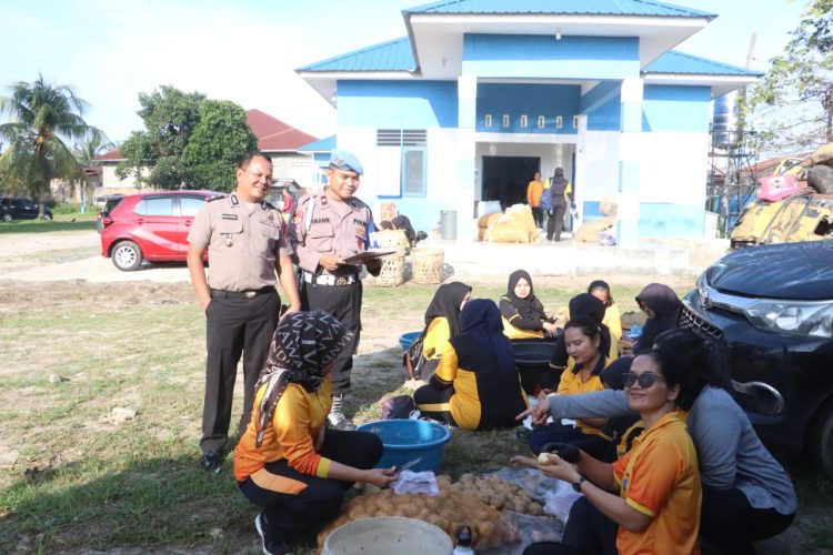 Bhayangkari Peduli! Polres Simalungun Gelar Dapur Umum, Siapkan Ribuan Makanan untuk Korban Banjir dan Longsor Sumut