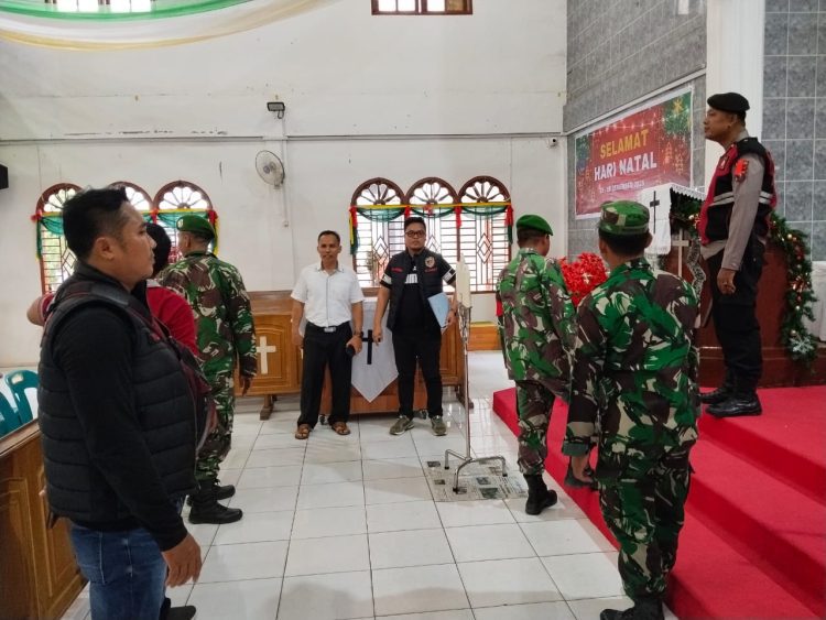Kanit Jatanras Polres Simalungun Pimpin Sterilisasi Gereja: “Keselamatan Jemaat Prioritas Utama Kami!”