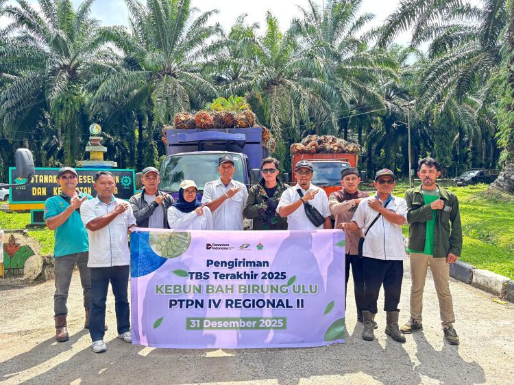 Manajemen PTPN IV Regional II Kebun Bah Birung Ulu Lepas Pengiriman TBS Terakhir 2025