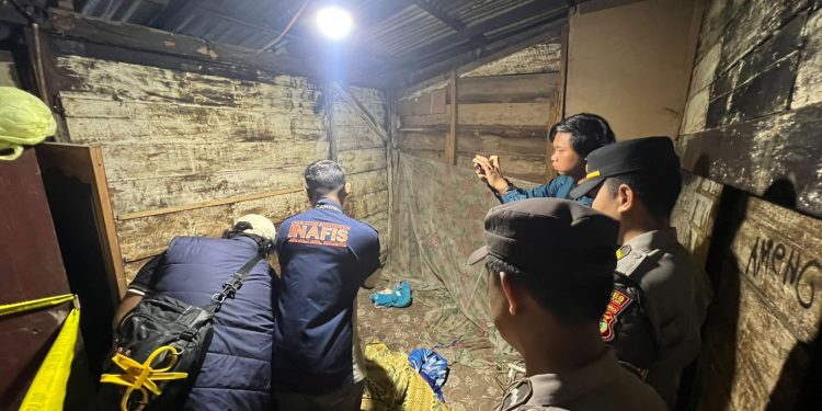 Polisi Olah TKP Penemuan Pria Meninggal Dunia di Bukit Kemuning