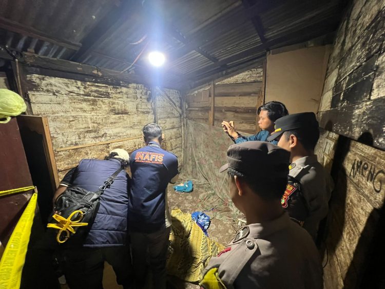 Polisi Olah TKP Penemuan Pria Meninggal Dunia di Bukit Kemuning