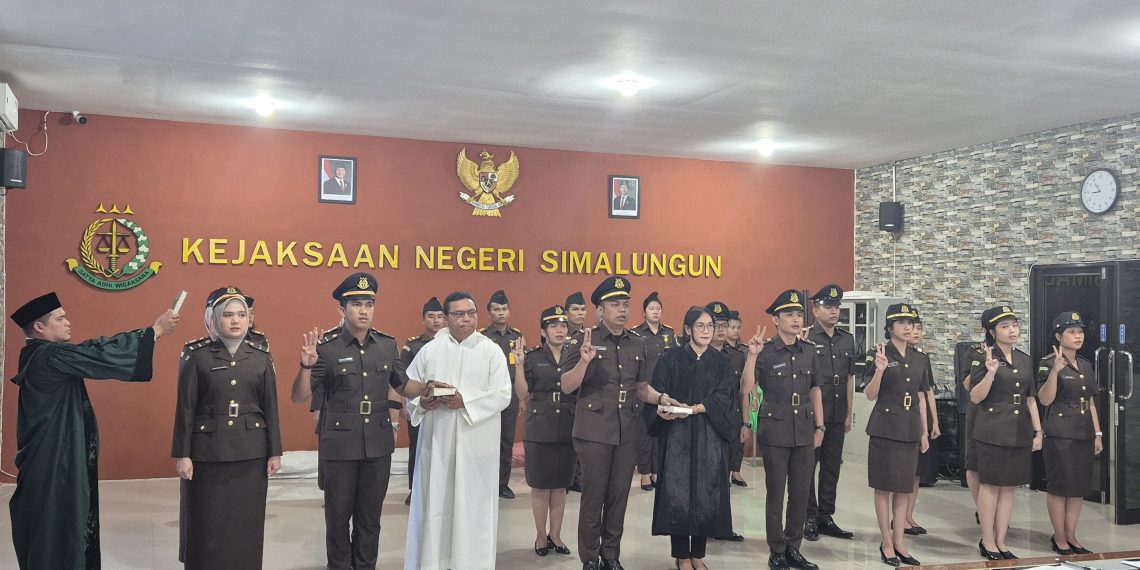 Mengukuhkan Integritas, Meneguhkan Pengabdian: Kajari Simalungun Pimpin Pelantikan dan Pengambilan Sumpah Jabatan PNS Tahun 2026