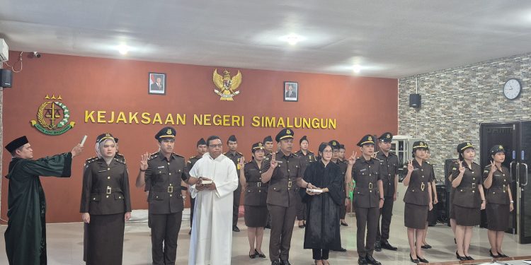 Mengukuhkan Integritas, Meneguhkan Pengabdian: Kajari Simalungun Pimpin Pelantikan dan Pengambilan Sumpah Jabatan PNS Tahun 2026