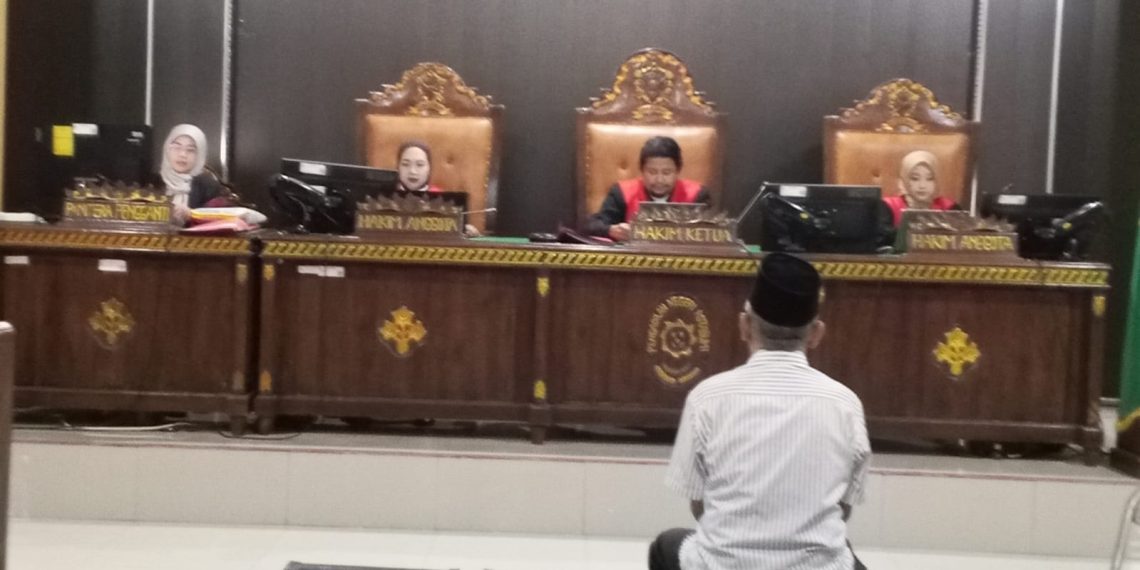 SIDANG KEEMPAT KASUS PENGANIAYAAN, MANTAN ASISTEN III PEMKAB LAMPUNG UTARA AKUI PERBUATAN DAN SESALI TINDAKANNYA