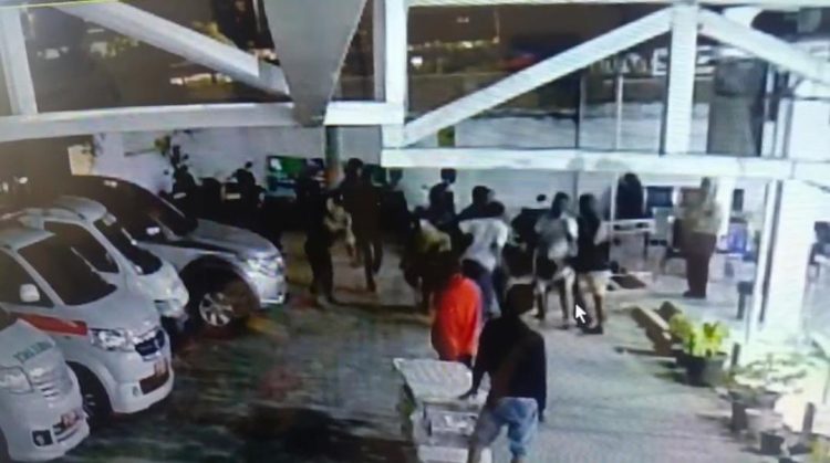 Oknum Ketua OKP Diduga Aniaya Pengusaha dan Rusak Fasilitas RSUD Parapat